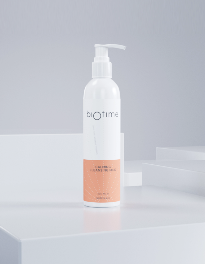 Успокаивающее молочко для чувствительной кожи Calming Cleansing Milk